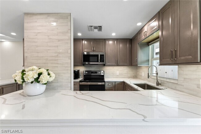 Photo - 620 Broad Ave S Unidad J620