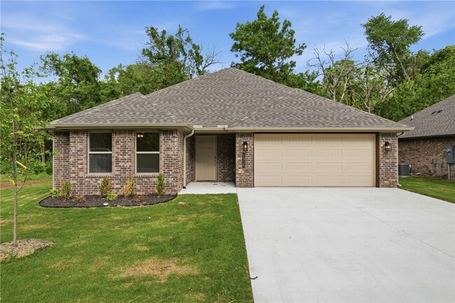 Building Photo - 1315 Valley Dr