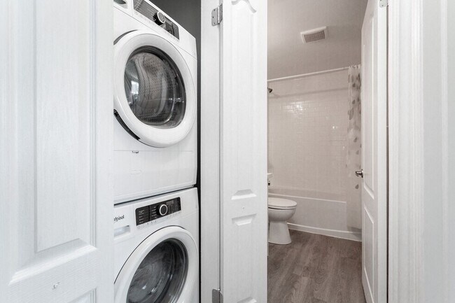 Photo - 150 Bay Street South