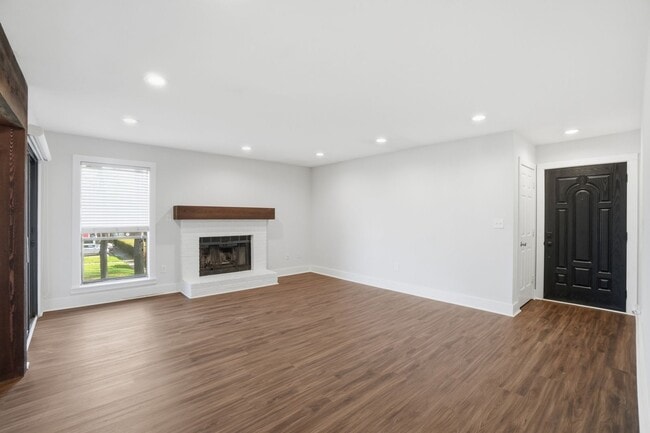 Photo - Beautifully Updated Condo with High-End Finishes Throughout