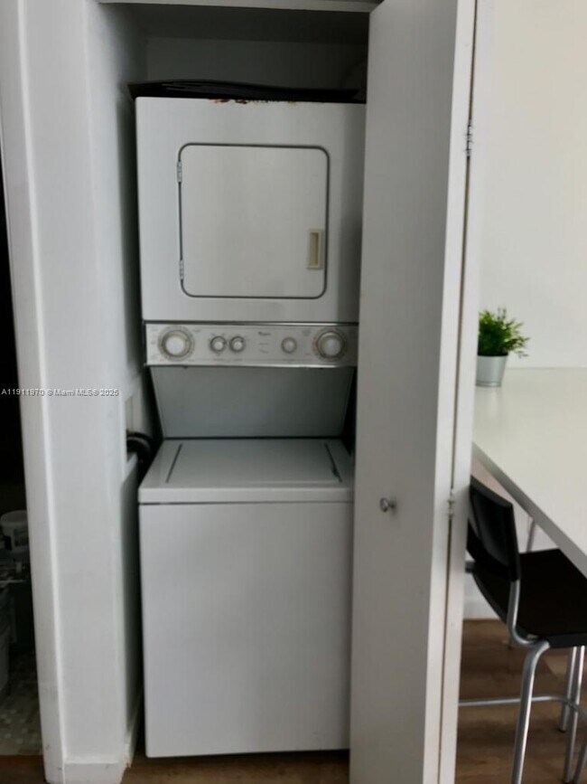 Photo - 719 Meridian Ave Unidad 3