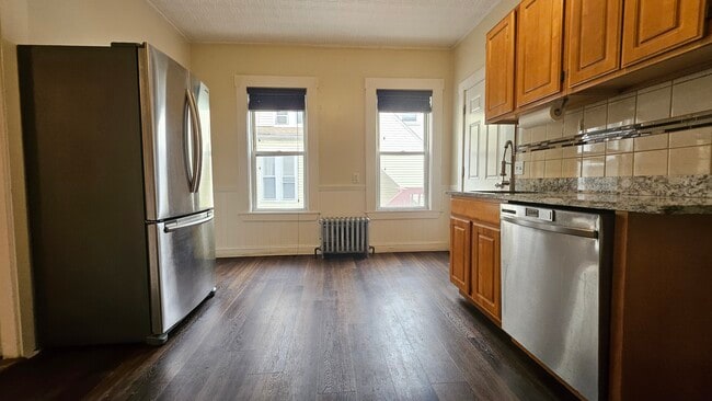 Building Photo - 376 Medford St Unit 1