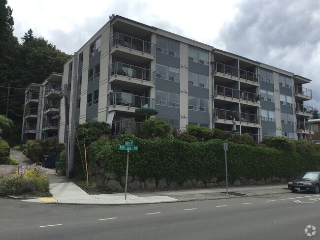 Building Photo - Alki Beach View Condominium! Unit 306