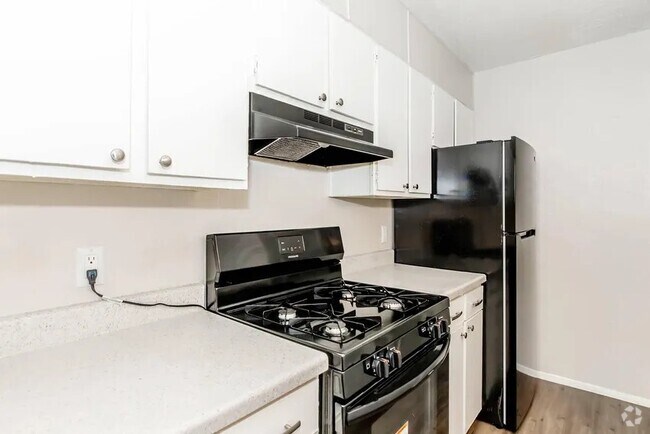 2x2 Kitchen Appliances - Scenic Pines Apartments
