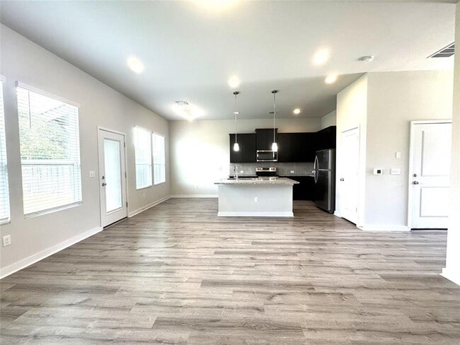 Photo - 15102 Ryman Rd