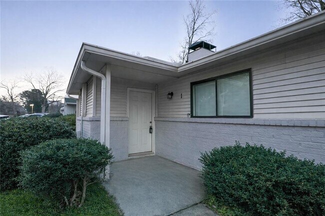 Photo - 2323 Ward St SE