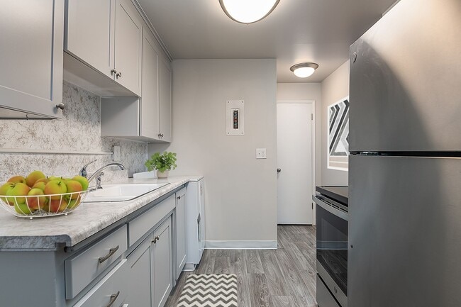Photo - Hawthorne Court Apartments