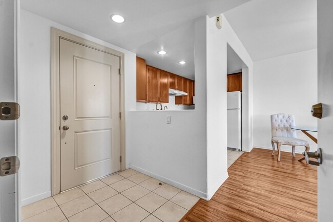 Photo - Luxurious Modern Condo in Alhambra
