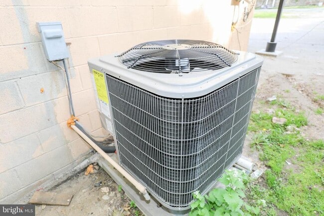 Building Photo - 103 Waelchli Ave