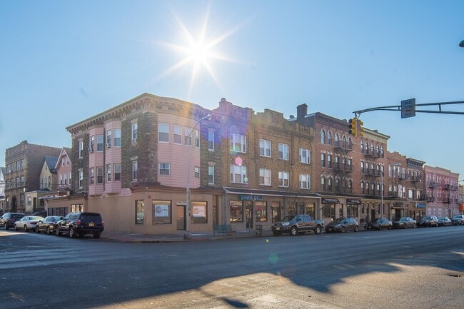 Building Photo - 586-588-588 Avenue C Unit 11
