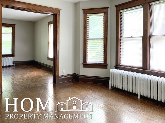 Photo - 330 Center St