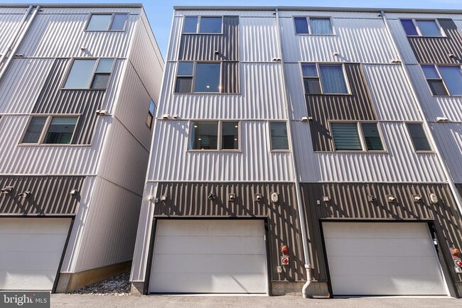 3107 Birchview Walk