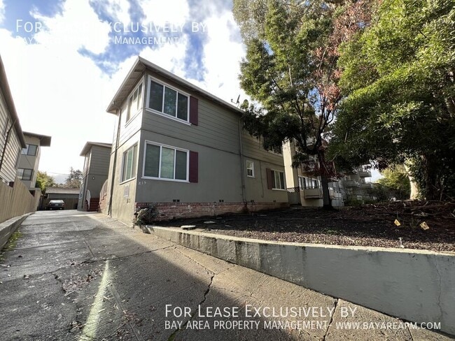 Building Photo - 815 El Camino Real Unit 5