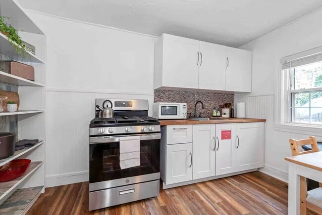 Photo - 330 East St