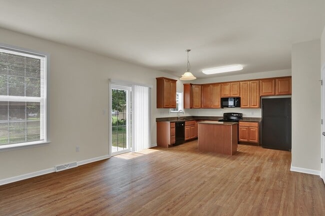 Photo - 3 bedroom rancher with an open floor plan