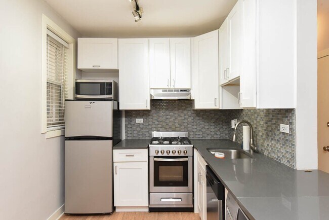 Photo - 511 W Belmont Ave Unit 62