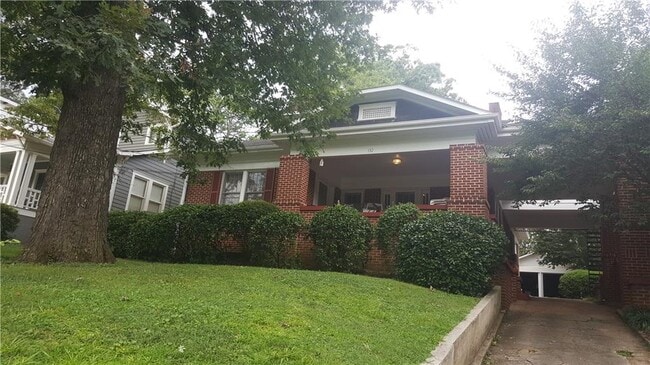 Building Photo - 132 Huron St