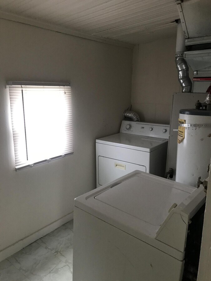 Photo - 406 E 3rd St