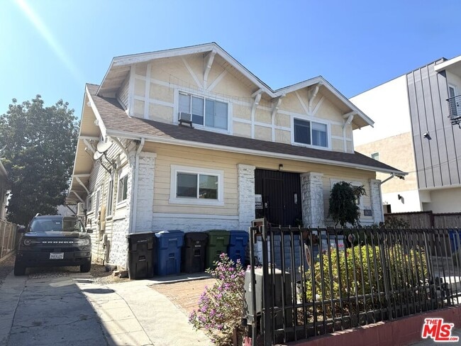 Building Photo - 1633 S New Hampshire Ave Rental