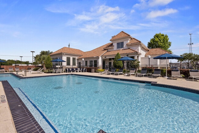 Building Photo - Watersedge Rental