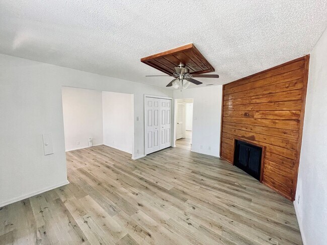 Photo - 1203 Redwood St