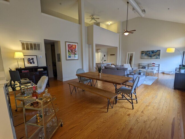Photo - Beautiful furnished Penthouse loft in Eliz... Unit 32