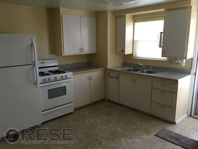 Photo - West Jordan Duplex w carport AVAILABLE NOW!!