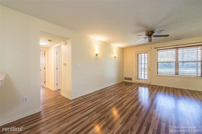 Photo - 1381 Millbrook Trail
