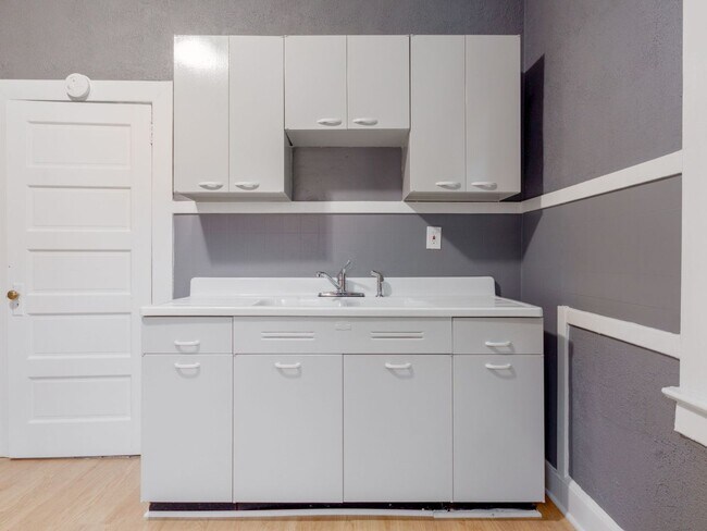 Photo - 5814 Prosser Ave Unidad 5814 Prosser Ave - DN Rear