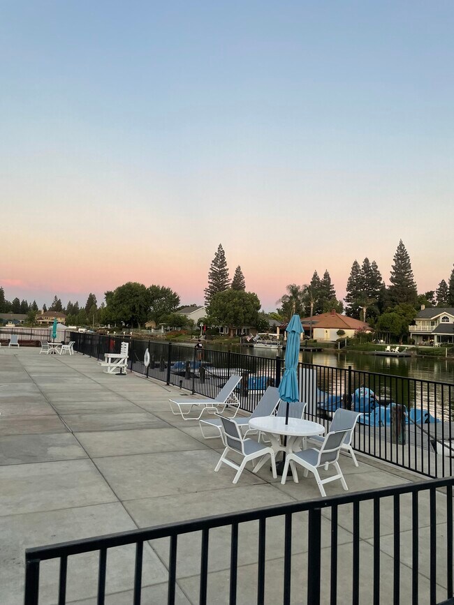 Photo - 622 E Rock Creek Ln