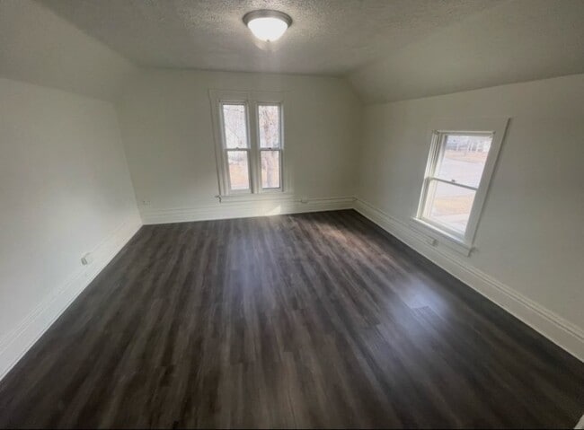 Photo - 806 8th St Unit upper