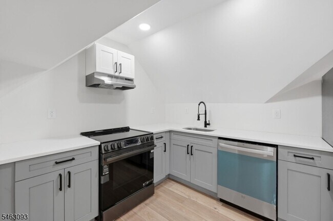 82 Grove St Unit 3