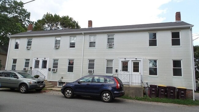 Building Photo - 21 Common St Unit 1 Rental