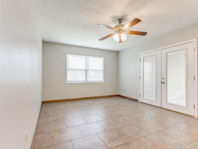 Photo - 306 S Mercedes Dr