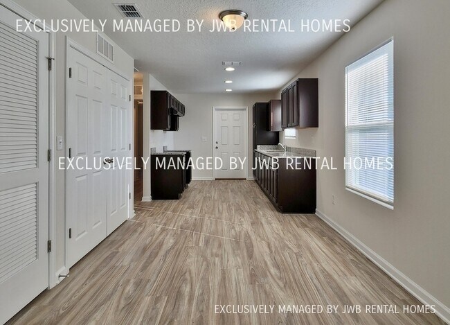 Photo - 1507 W 6th St