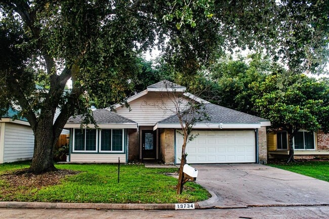 Photo - 19734 Lake Hollow Ln House