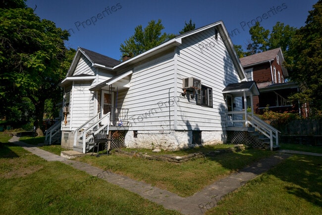 Building Photo - 121 Comstock St Unit 1E