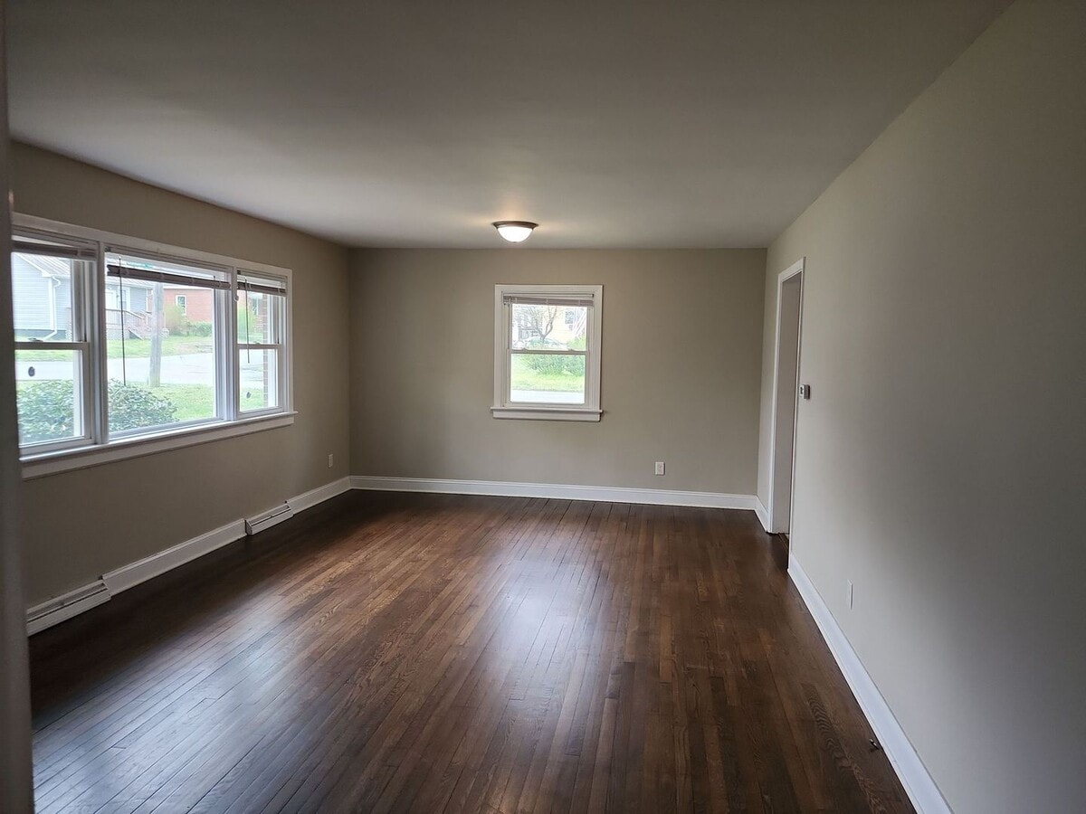 Photo - Spacious 3 Bedroom 1 Bath Rancher!