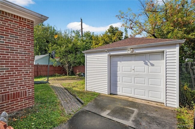 Photo - 116 Springville Ave
