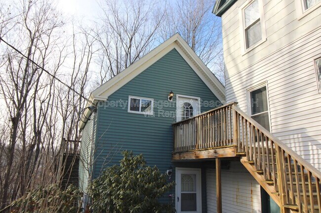 Building Photo - 34 1st St Unit Apt D