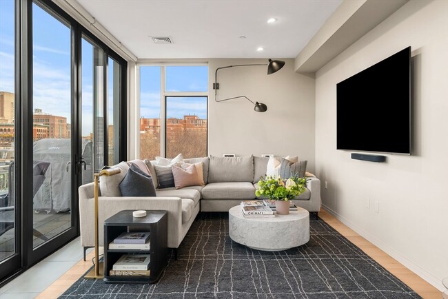 Photo - 7 E Springfield St Unidad PH6