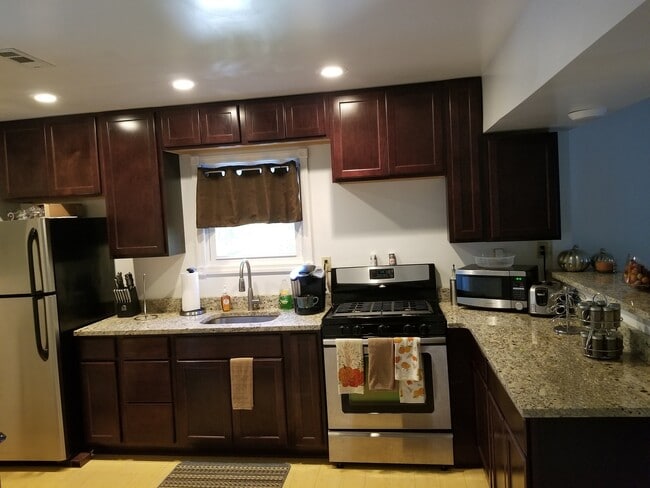 Photo - 1713 Wade St Ext Unidad garage