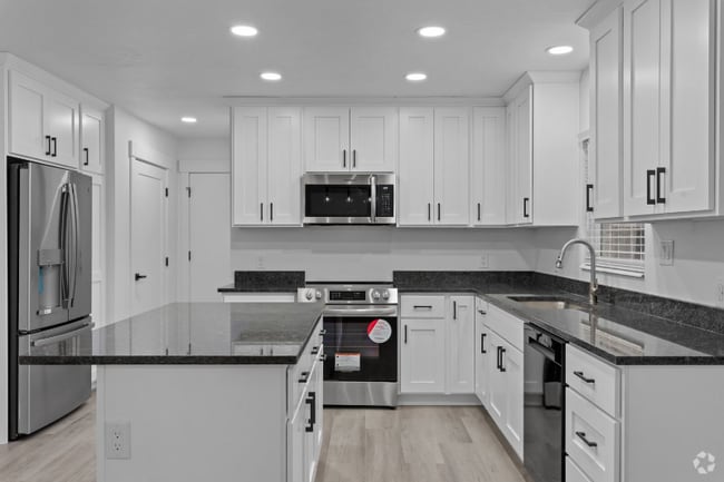 Building Photo - 190 E 400 N Rental