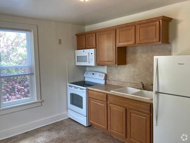 Building Photo - 30 Grampian Blvd Unit 2 Rental