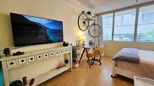 Photo - 2442 Tusitala St