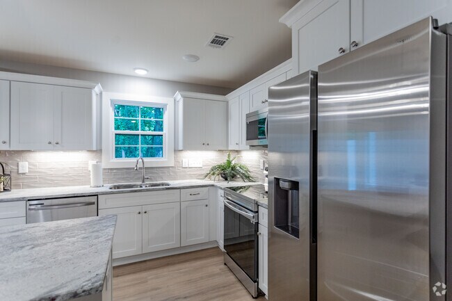 3BR, 2BA - 1400SF