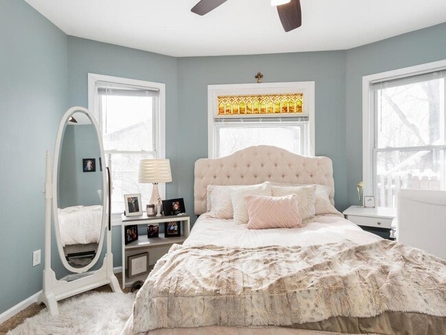 Photo - 726 Quincy St NE