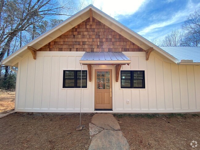Building Photo - Fairview - Custom built, Modern Farmhouse