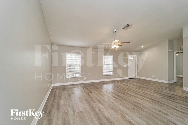 Photo - 629 NE Juanita Ct