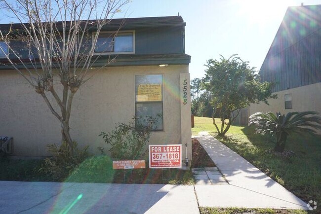 Building Photo - 3/2 townhome Near NAS Jax